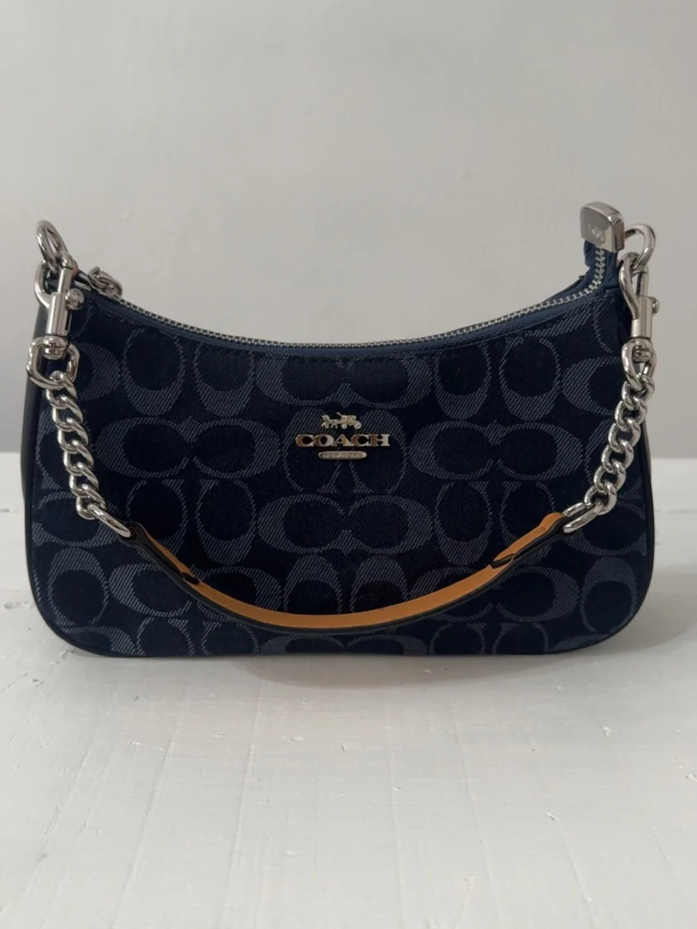 COACH Teri Shoulder Bag In Signature Canvas Denim ( New)